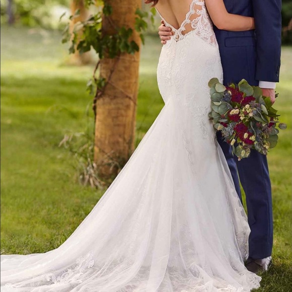 Essense of Australia Gown - Picture 3 of 9